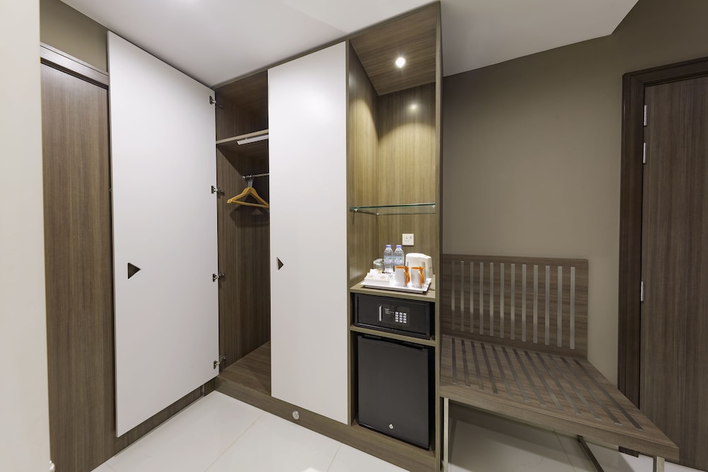 Triple Room, 1 Queen Bed photo 3