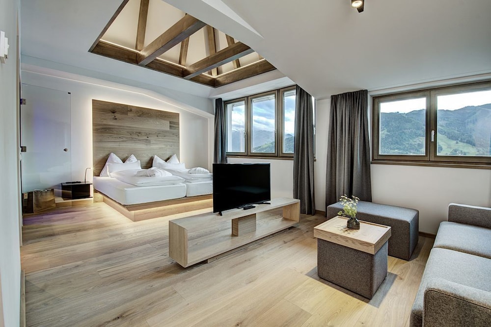 Suite, Balcony, Lake View (1872) photo 1