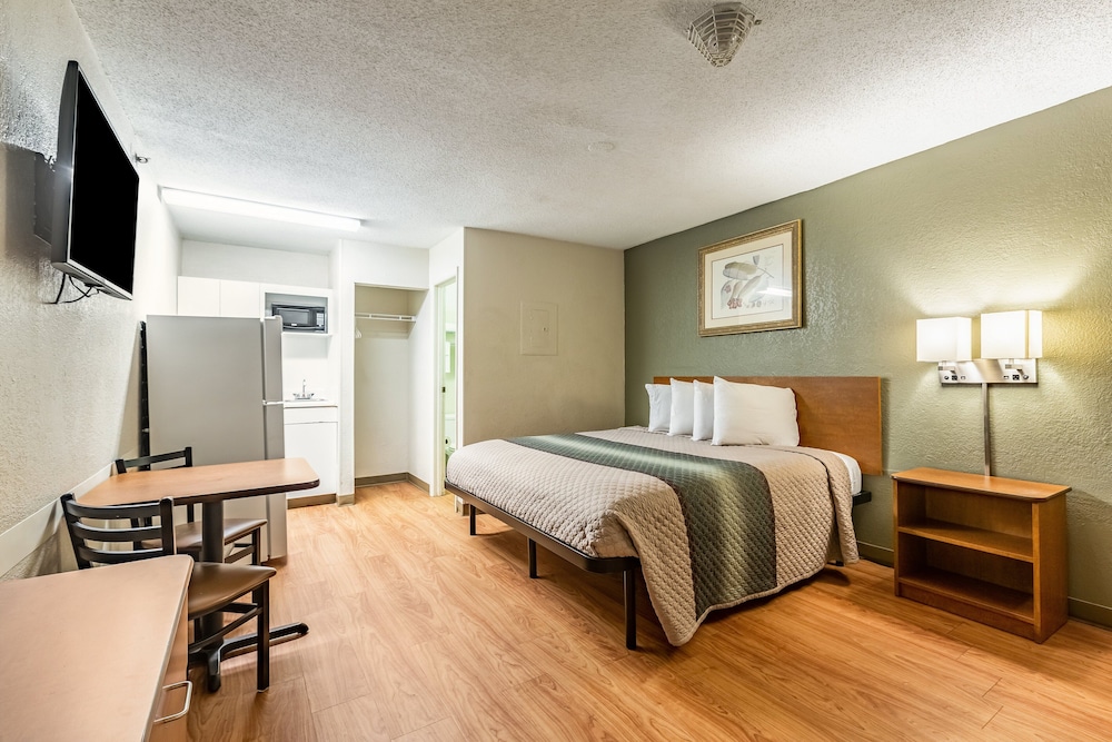 Studio, Multiple Beds, Non Smoking (1 King and 2 Double Beds) - Photo 1