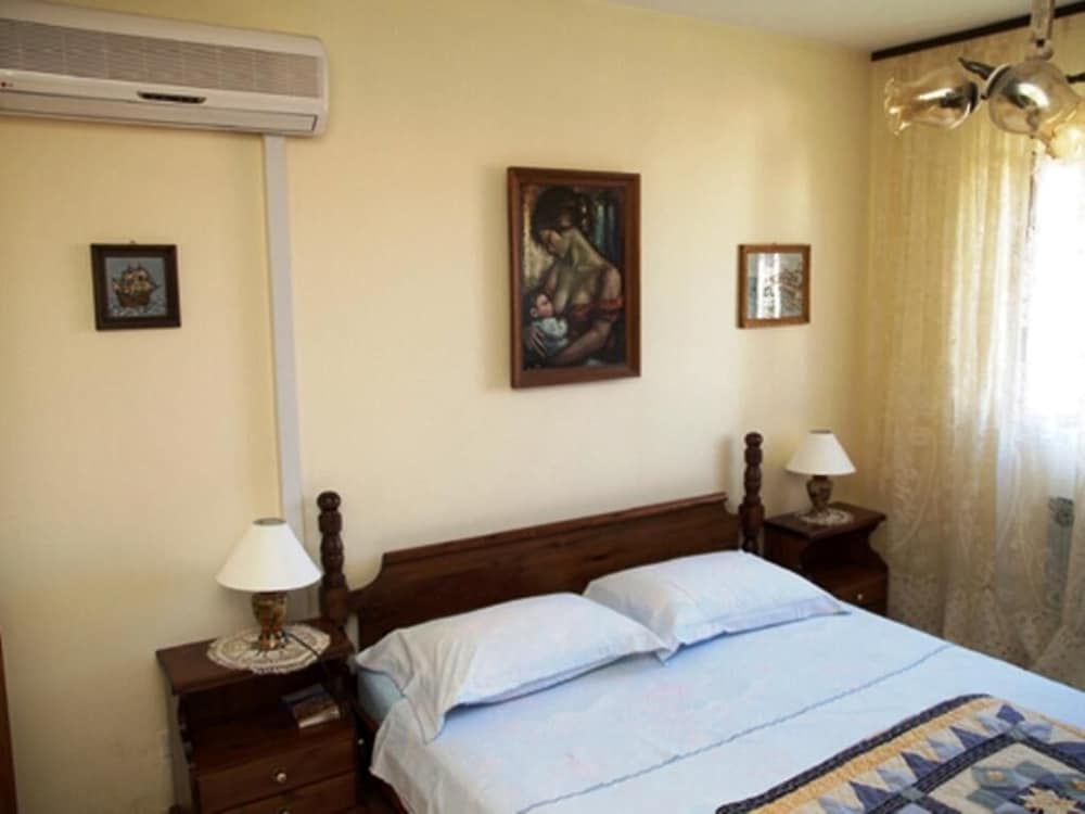 Double Room (Double Room No2)