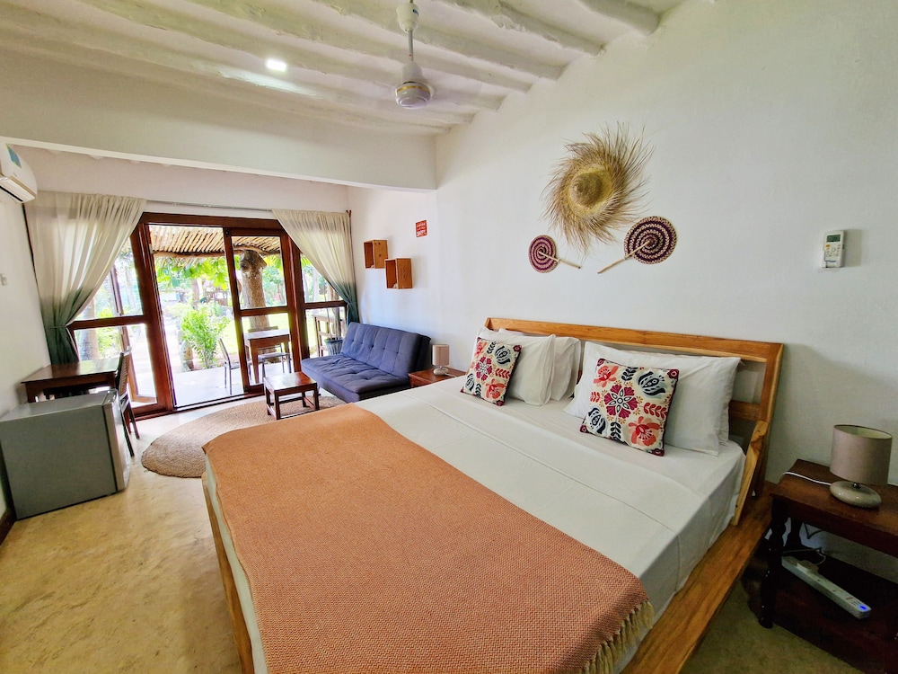 Deluxe Double Room, 1 Queen Bed with Sofa bed, Garden View photo 1