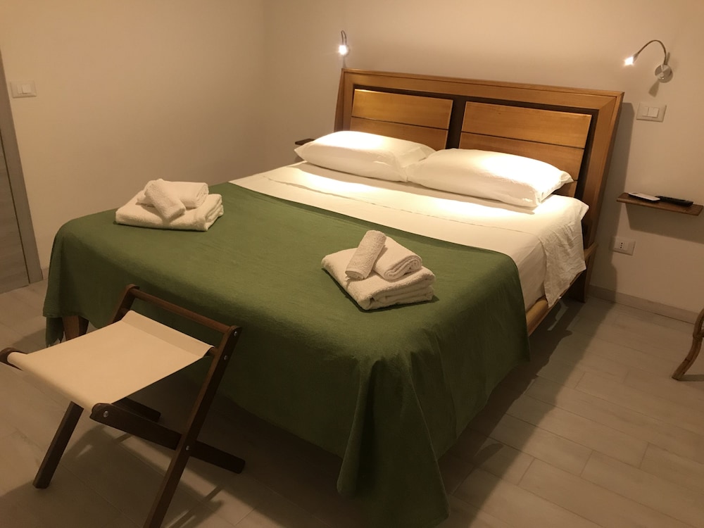 Deluxe Triple Room, Multiple Beds photo 3