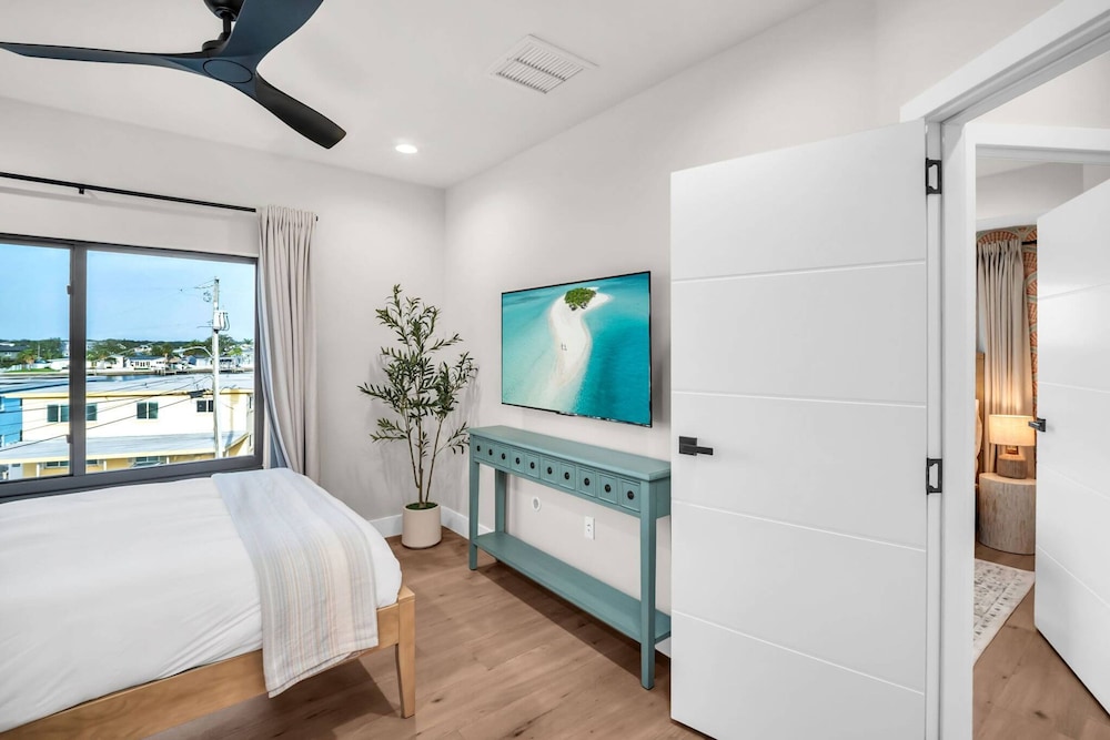 NEW 4 Bed 3 Bath Heated Salt Pool Walk2beach, Foto 61