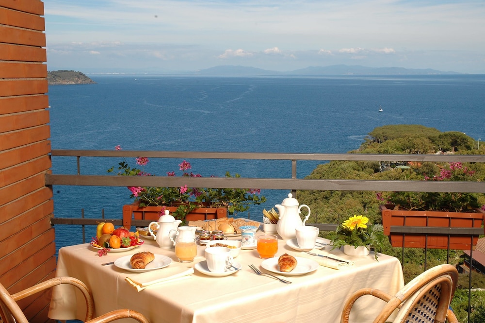 Junior Suite, Sea View (For 3 People) - Photo 6