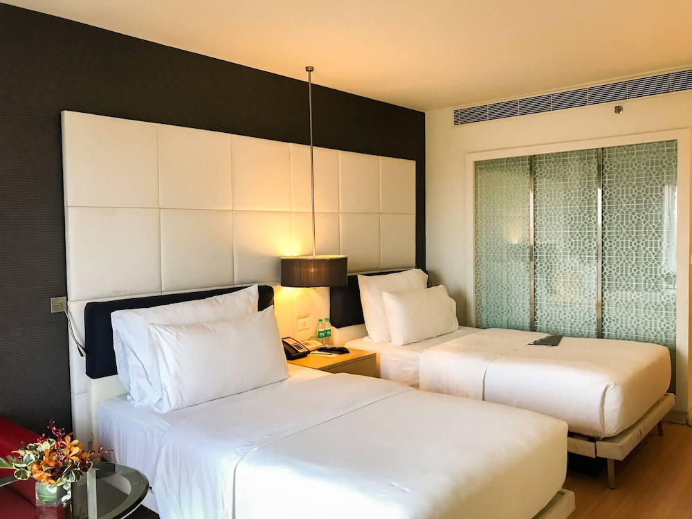 Room, 2 Twin Beds, Garden View - Photo 12