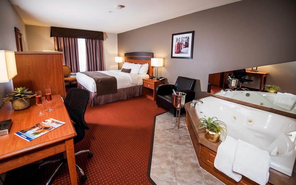 Standard Room, 1 King Bed, Non Smoking, Jetted Tub photo 2