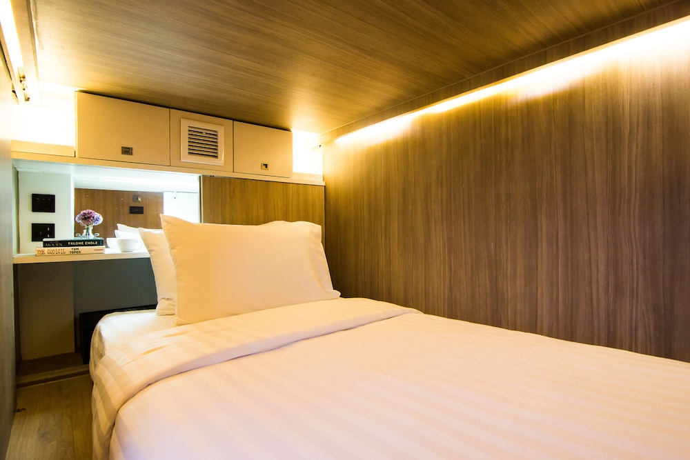 Capsule Suite X 8 thumbnail 5