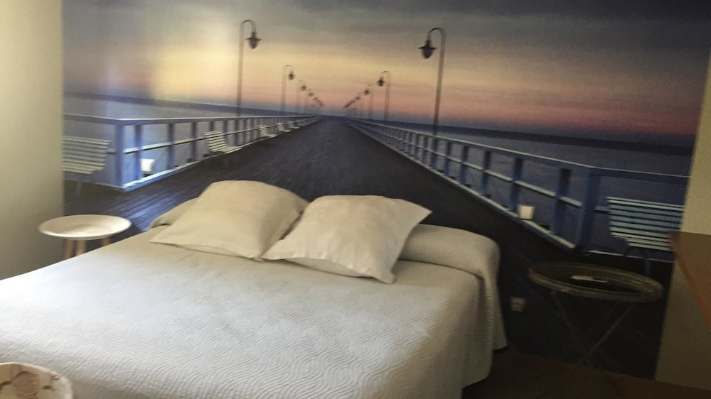Suite - Photo 1