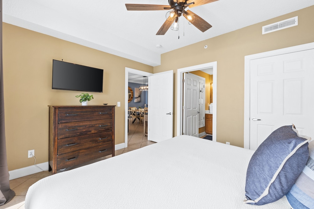 Condo, 2 Bedrooms, Ocean View (1902) photo 3
