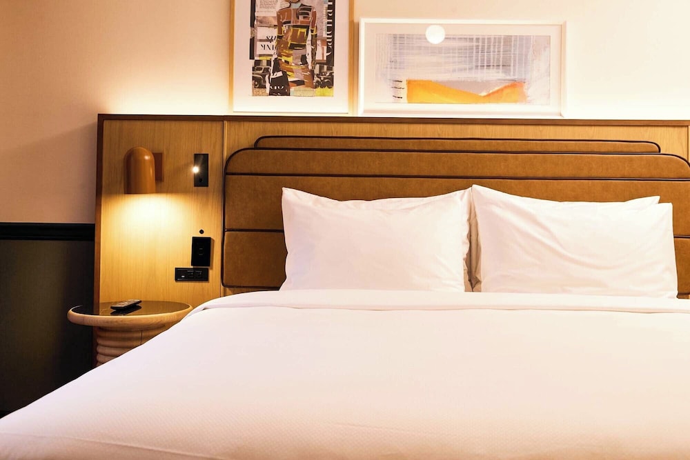Room, 1 King Bed (Swanky King) - Photo 4