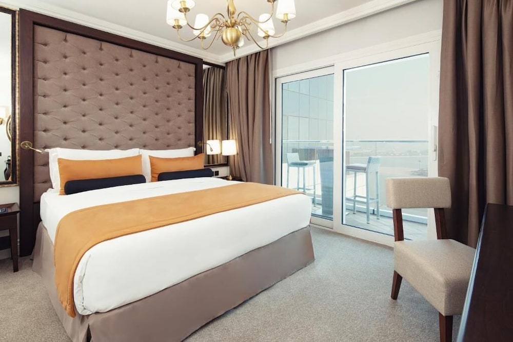 Premium Apartment, 1 Bedroom - Private Beach, Infinity Pool, Lazy River & Kids Club Access