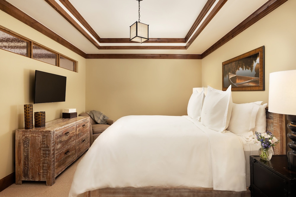 Room, 4 Bedrooms, Non Smoking (The Couloir Residence Slopeside) - Photo 2