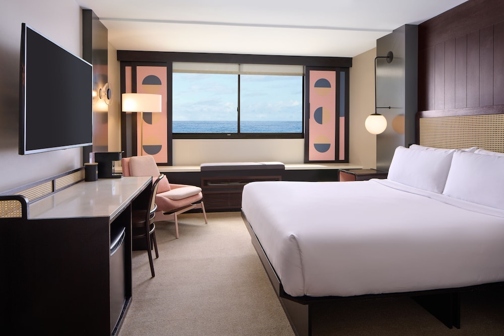 Deluxe Room, 1 King Bed, Accessible, Ocean View photo 1