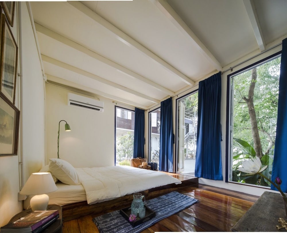 Private Jacuzzi Villa with River View photo 1