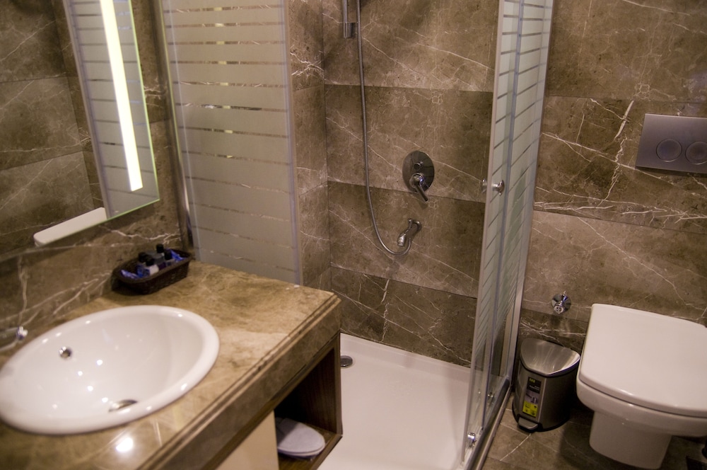 Deluxe Triple Room photo 3