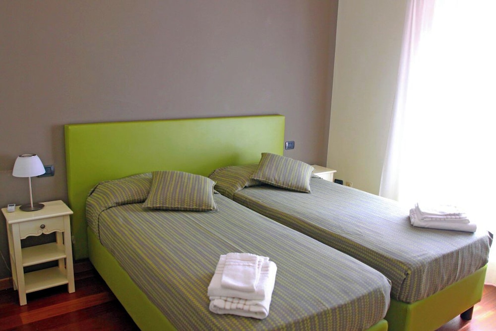 Exclusive Condo, 3 Bedrooms - Photo 3