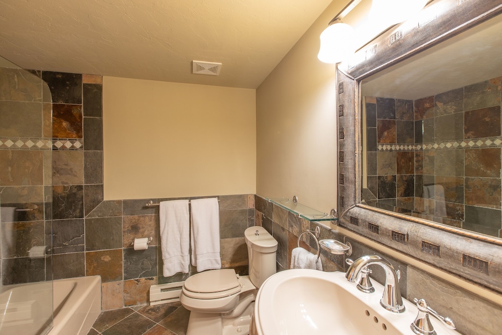 Premium Room (Not Pet Friendly and No Elevator) photo 2