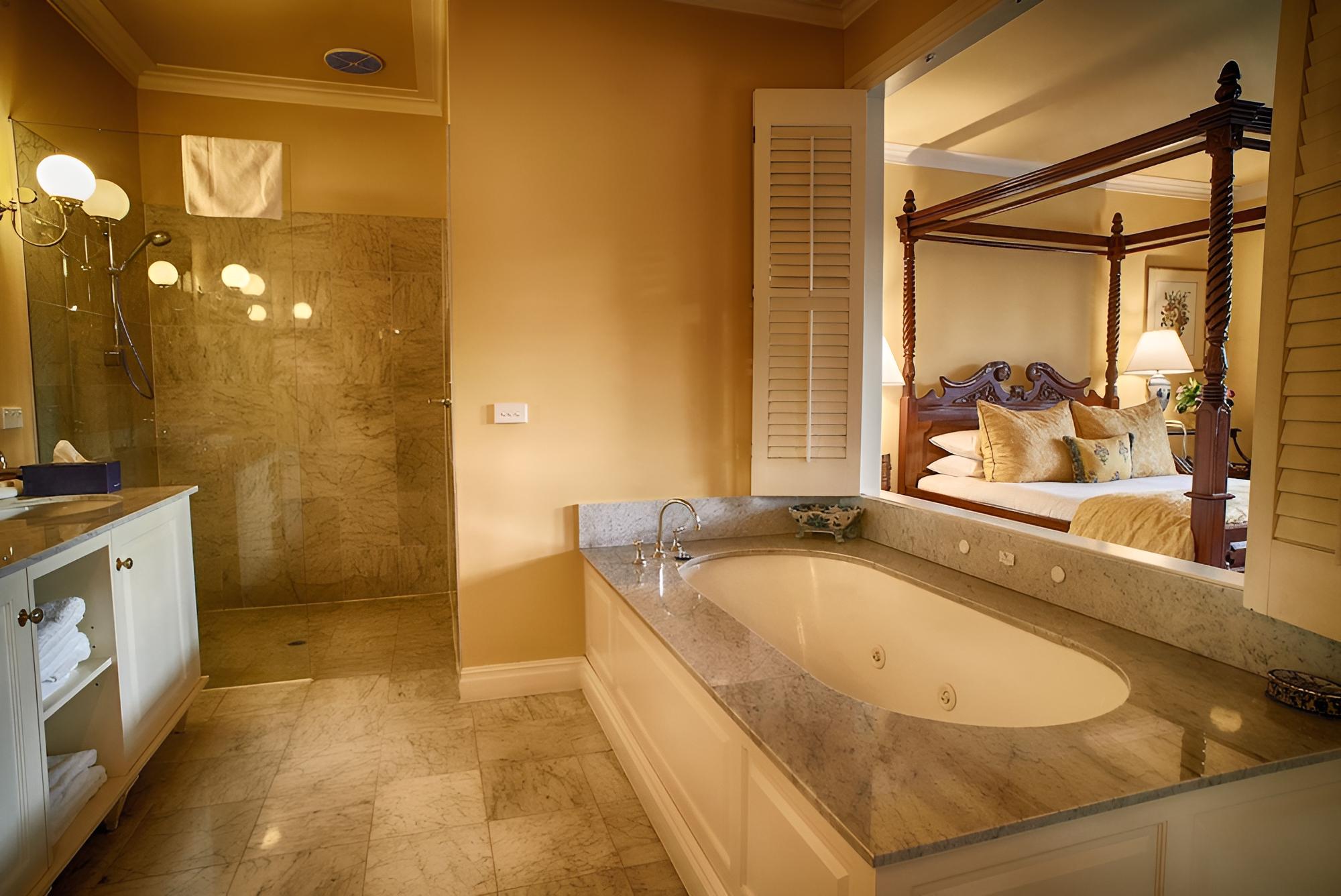 Lakeside Chalet Escape photo 1