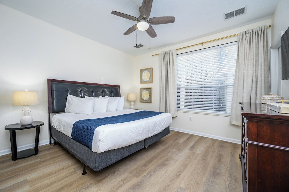 Apartment (New Listing, Beautiful Townhome, Vist)