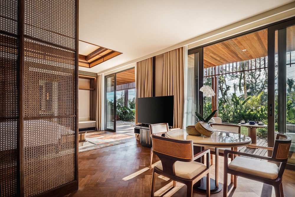 Corner Tropical Suite photo 3