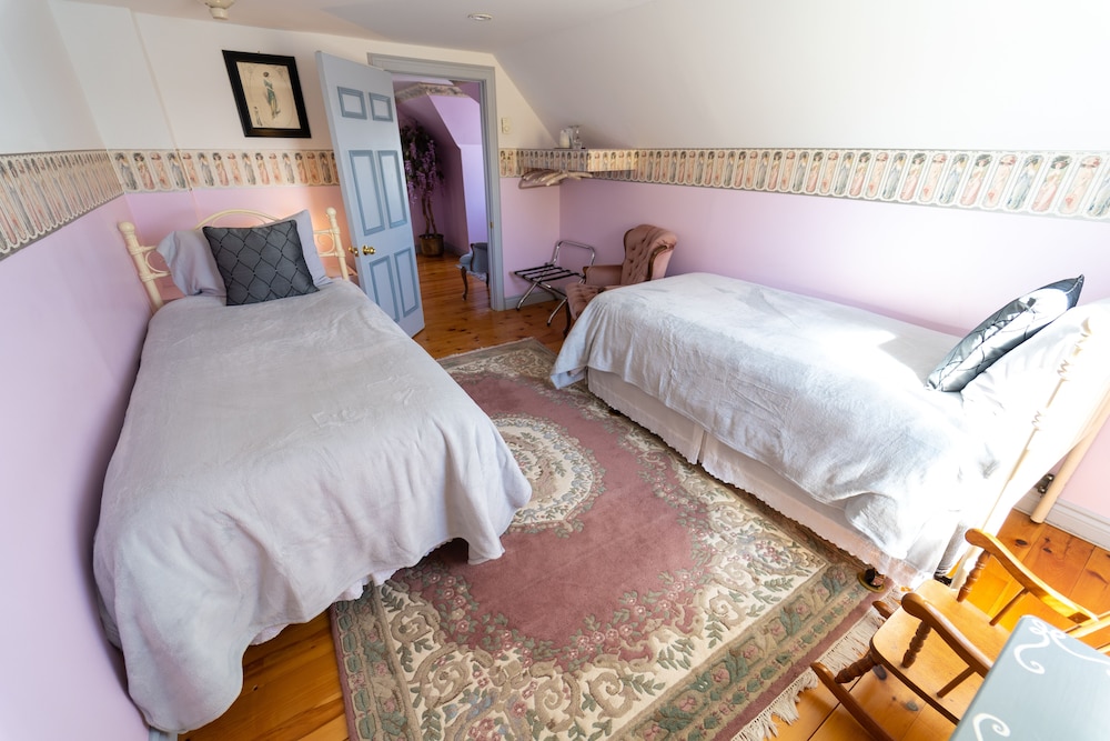 "Cliffs of Fundy" Tower Suite photo 2