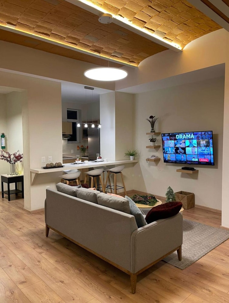 Premium Penthouse, Balcony, 3 bedrooms, 5 beds, 2 baths