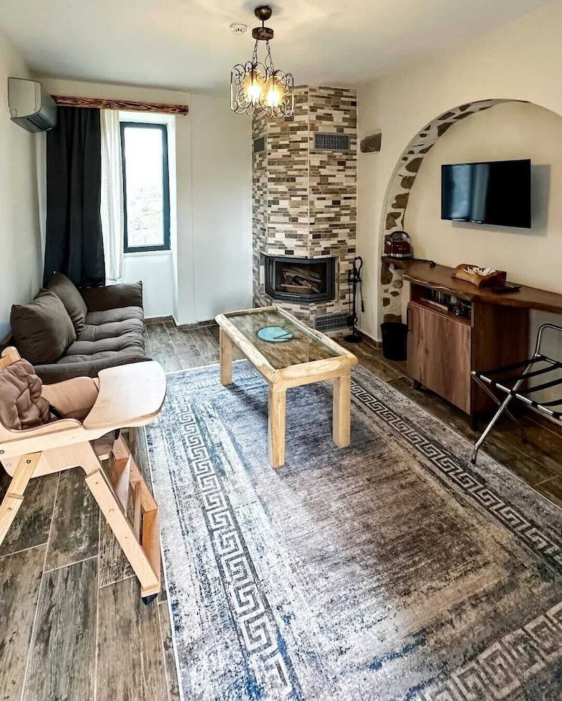 Family Room, 1 Bedroom photo 1