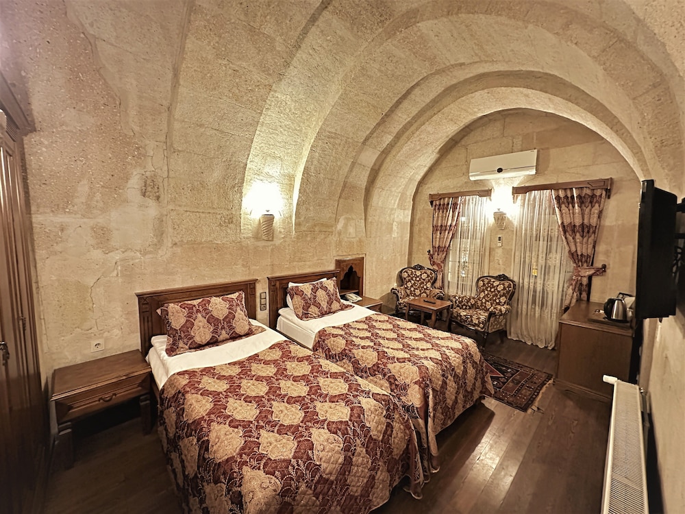 Standard Twin Room - Photo 3