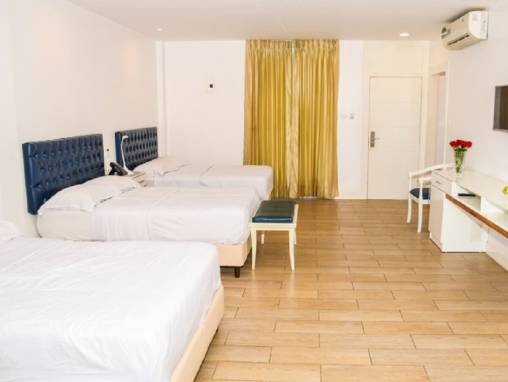 Family Triple Room, 1 Bedroom, Partial Ocean View photo 3