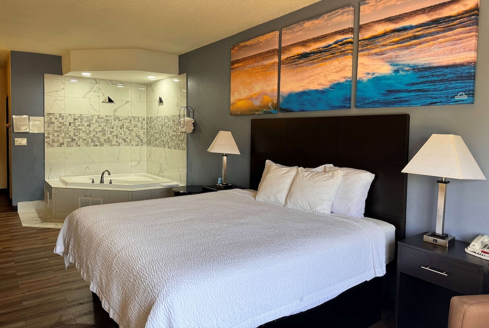 The Jaquzzi Suite, 1 King Bed, Non Smoking photo 2