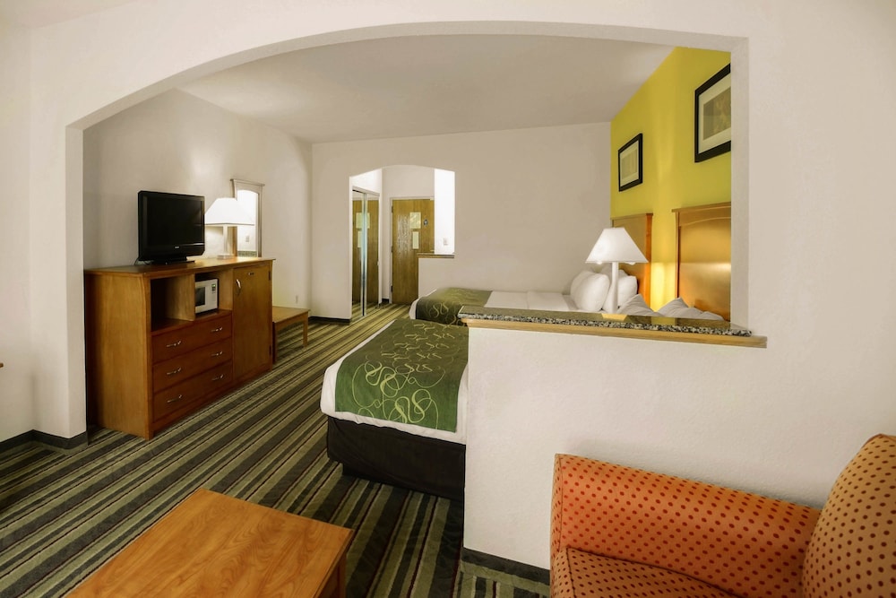 Suite, 2 Queen Beds, Non Smoking - Photo 2