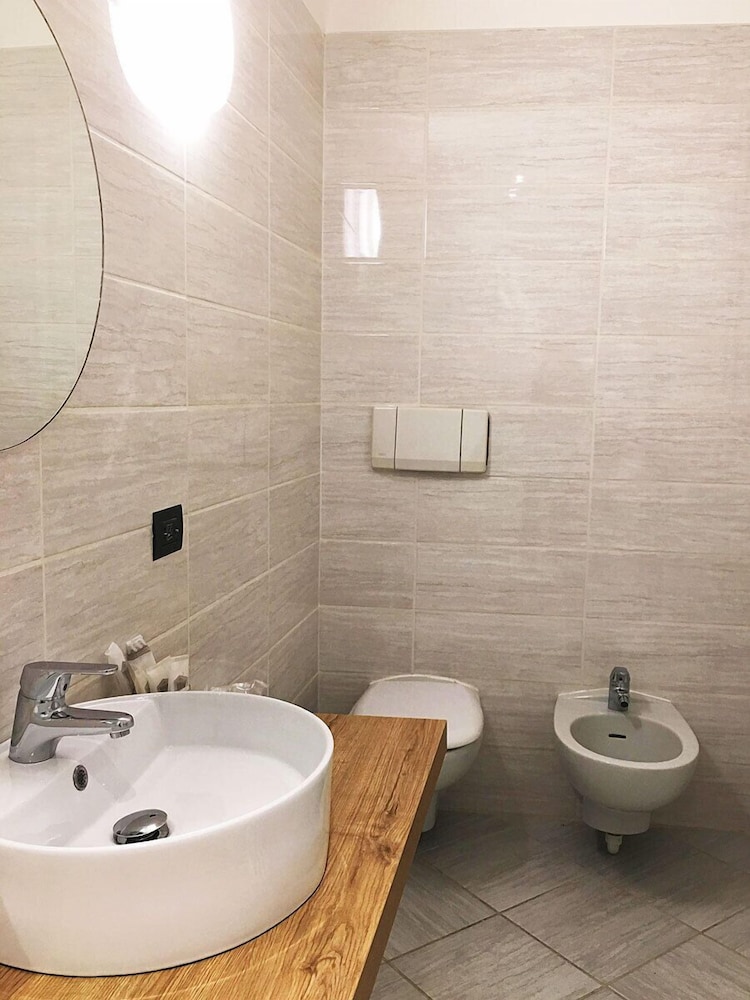 Basic Double Room, 1 Double Bed photo 2