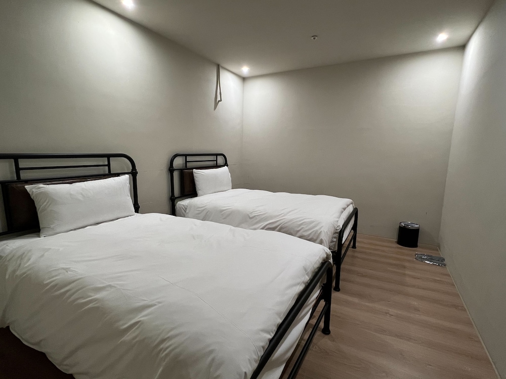 Senior Apartment, 4 Bedrooms photo 2