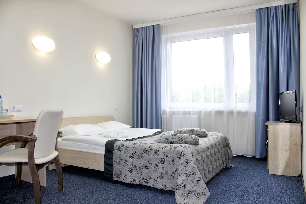 Family Room, 2 Bedrooms