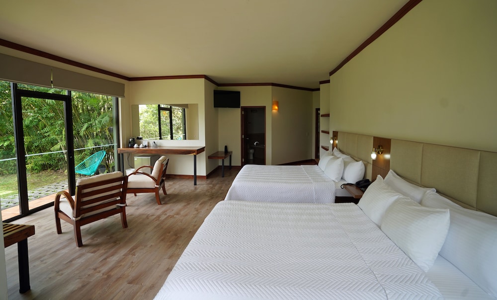 Deluxe Room, 2 Queen Beds photo 1
