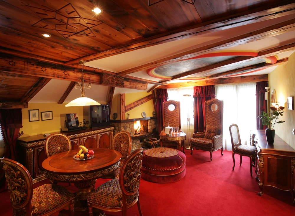 Deluxe Suite - Photo 2