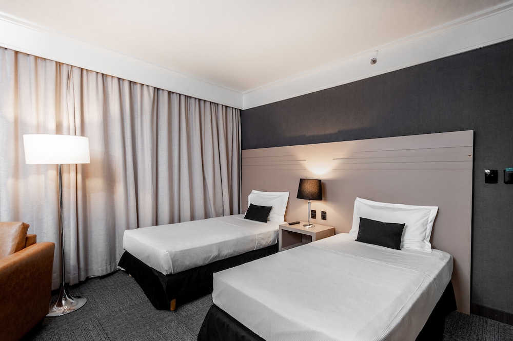 Premium Twin Room - Photo 3