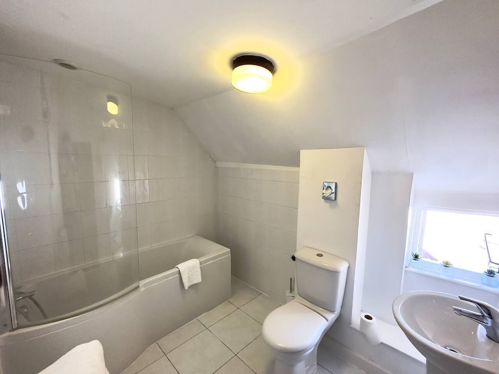 Basic Double Room, Private Bathroom photo 2