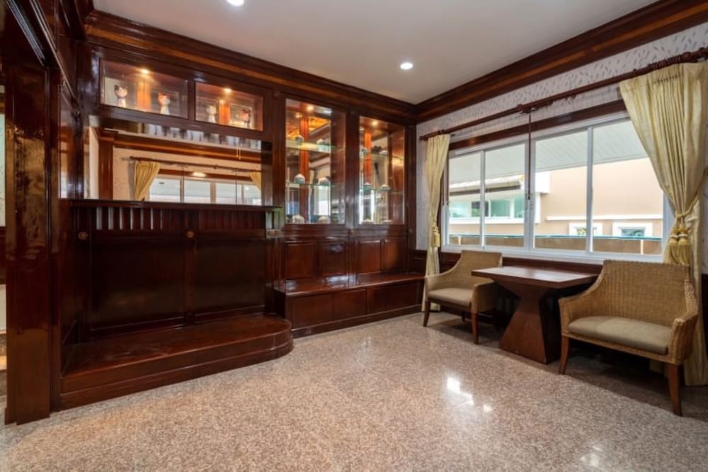 3 Bedrooms with Indoor Pool - Photo 5