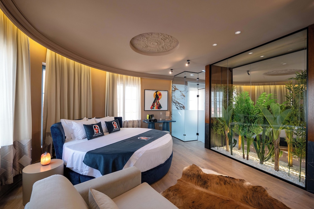 Luxury Suite