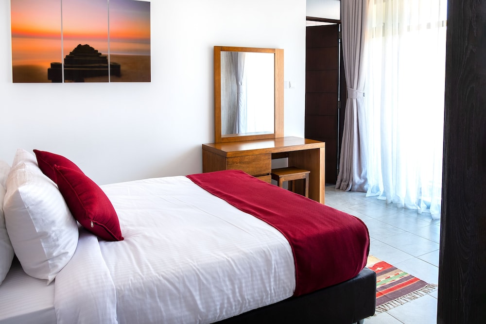 Standard Suite, 1 King Bed, City View photo 2