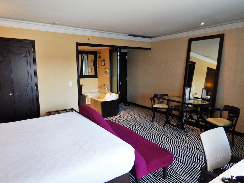 Room, 1 King Bed - Photo 3