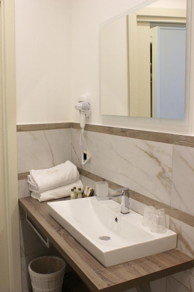 Deluxe Double Room, Non Smoking, Sea View - Photo 11