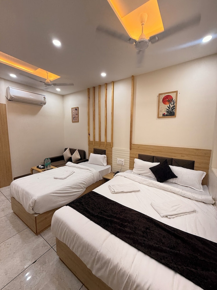 Deluxe Triple Room photo 3