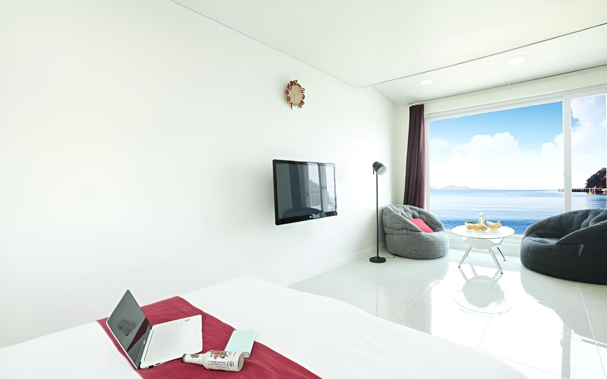 Room (Night fog (2nd floor ocean view)) - Photo 10