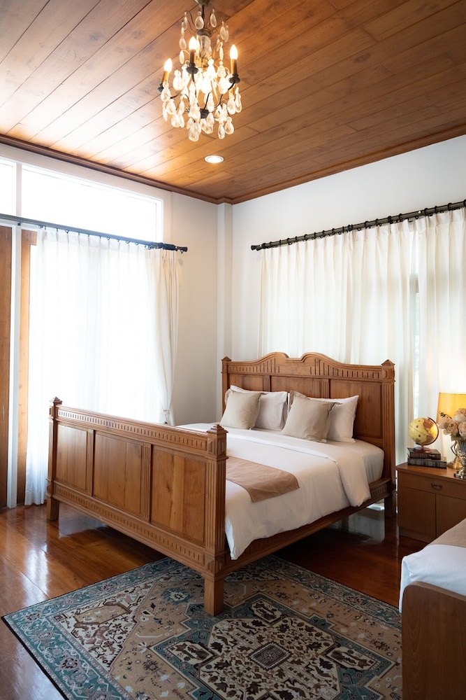 Grand Pool Suite photo 3