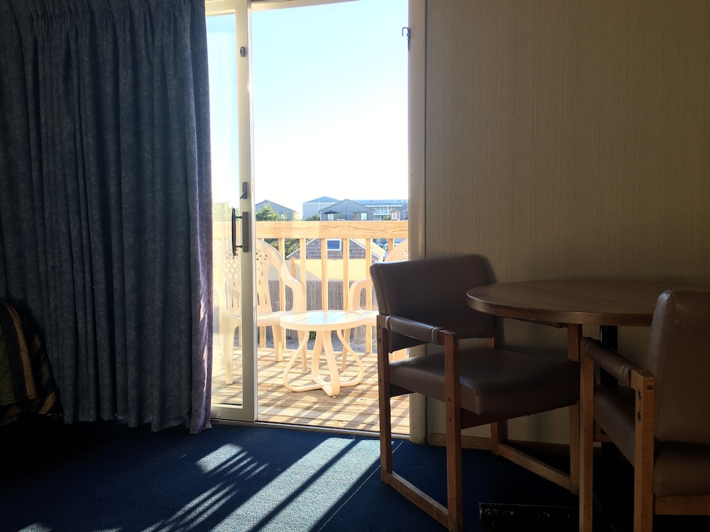 Two Double Beds, Non-Smoking photo 3