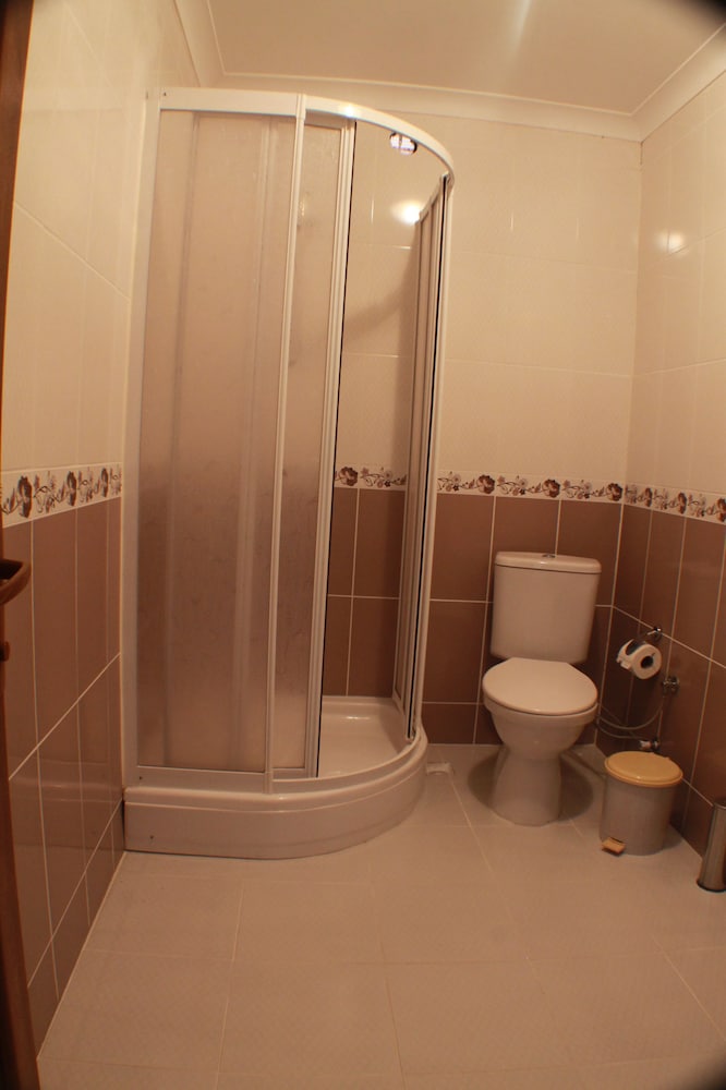 Deluxe Room, Balcony, Partial Lake View photo 2