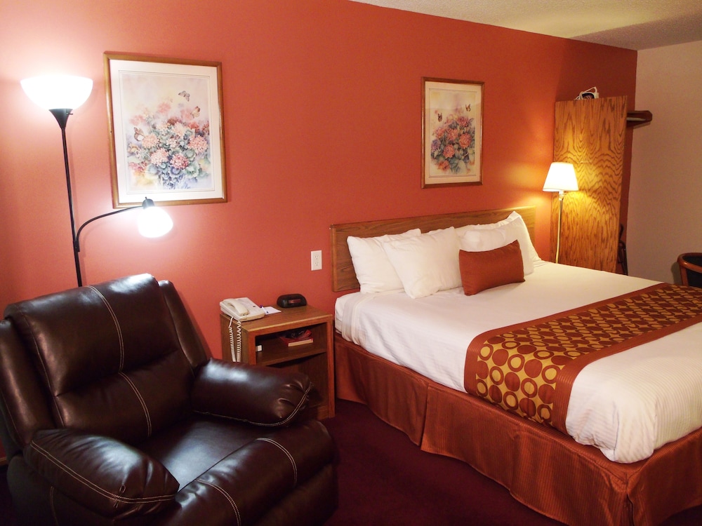 Room, 1 King Bed, Smoking - Photo 3