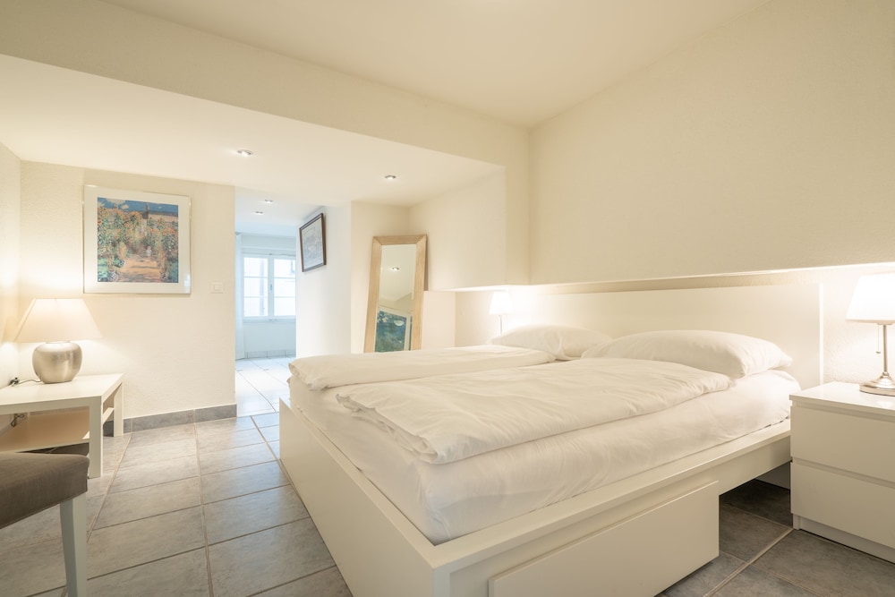 Honeymoon Suite - Photo 18